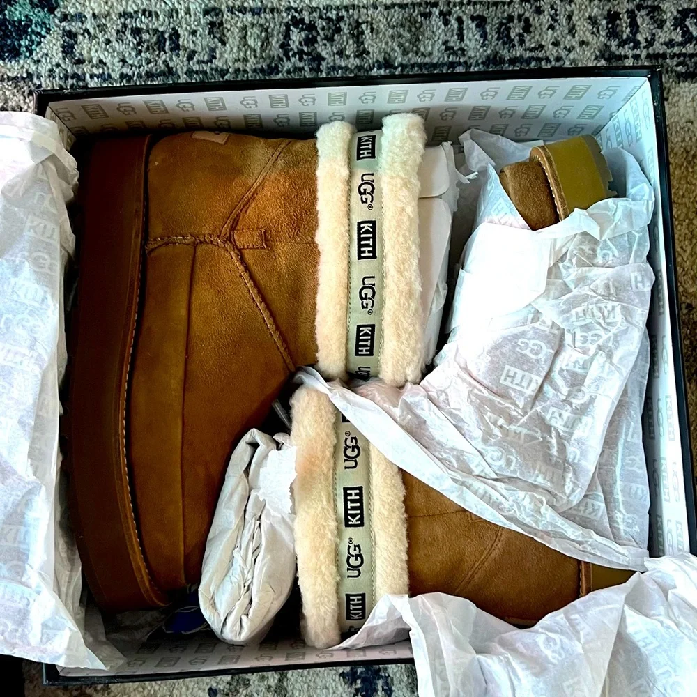 Classic UGG x KITH from Kourtney Kardashian’s Closet (letter of authenticity) - Picture 4 of 7